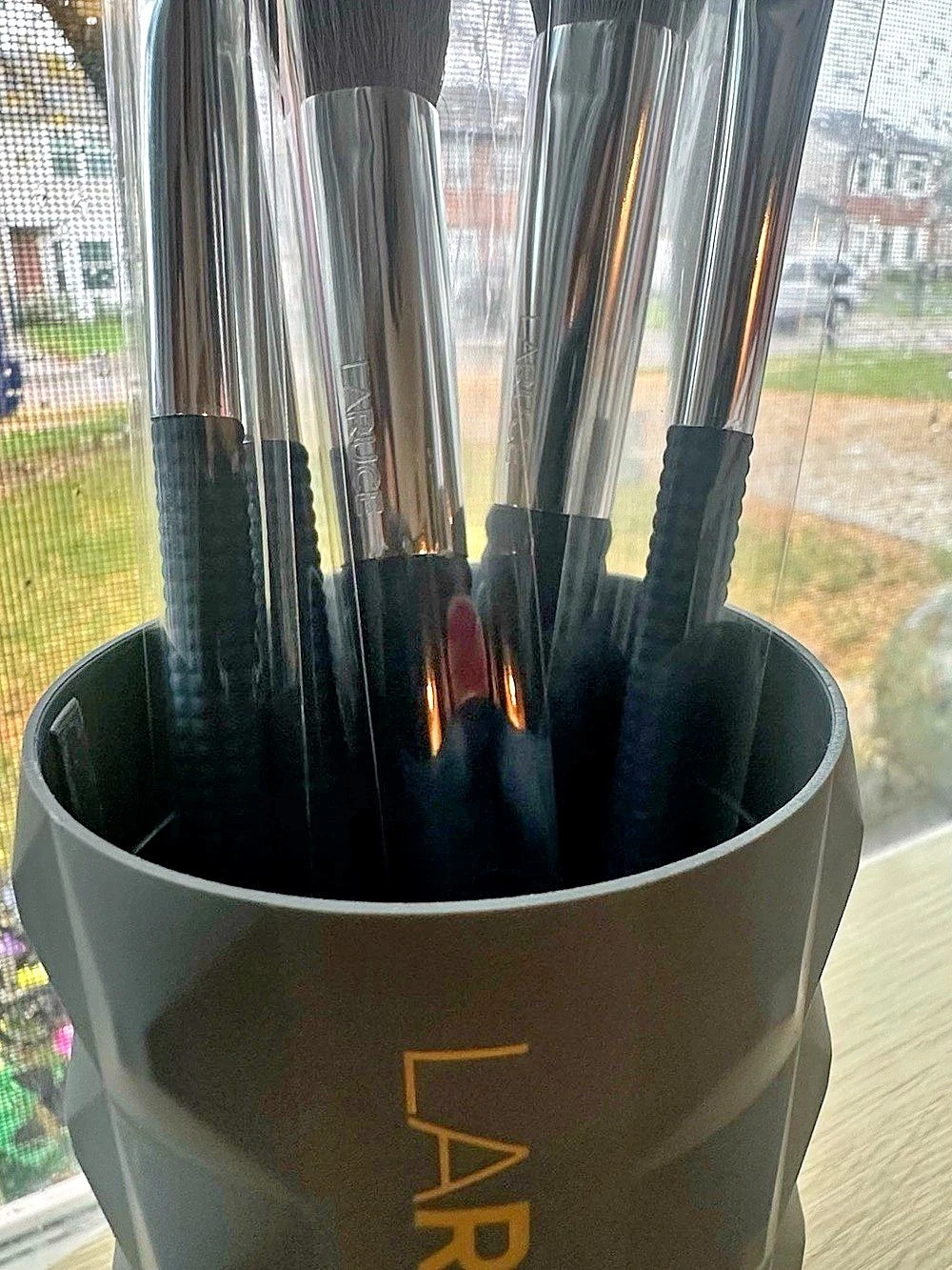 LARUCE Makeup Brush Set with Holder in Black & Silver NWT